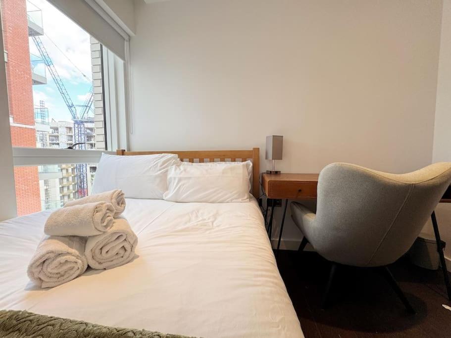 Charming Relaxing 3 Bedroom Walk To Tube