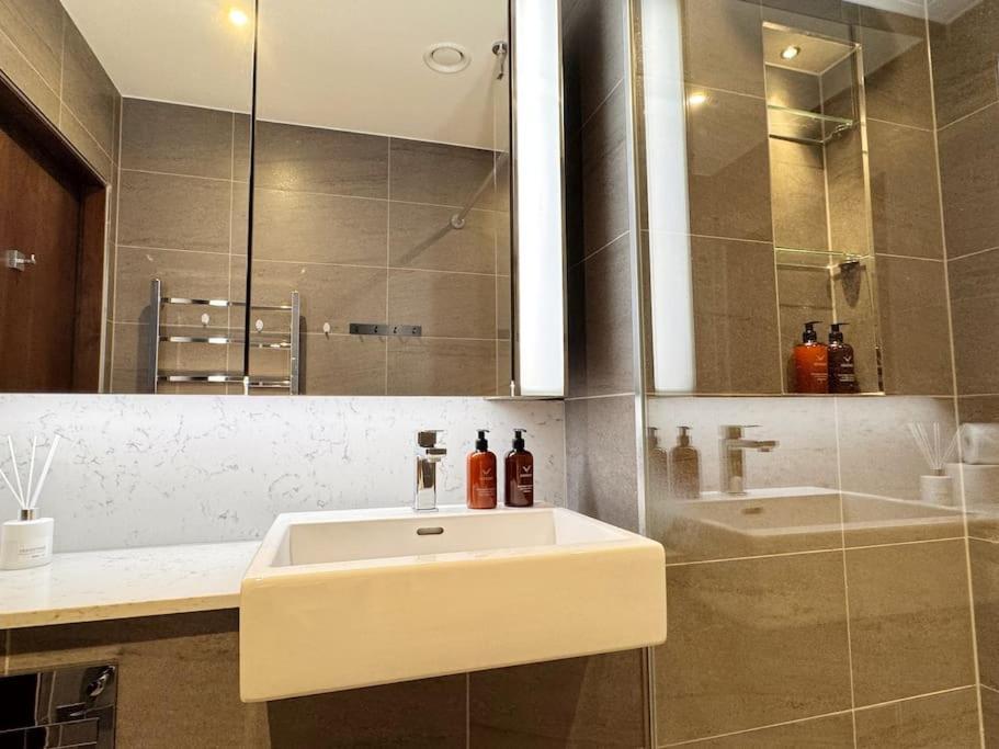 Charming Relaxing 3 Bedroom Walk To Tube Appartamento *