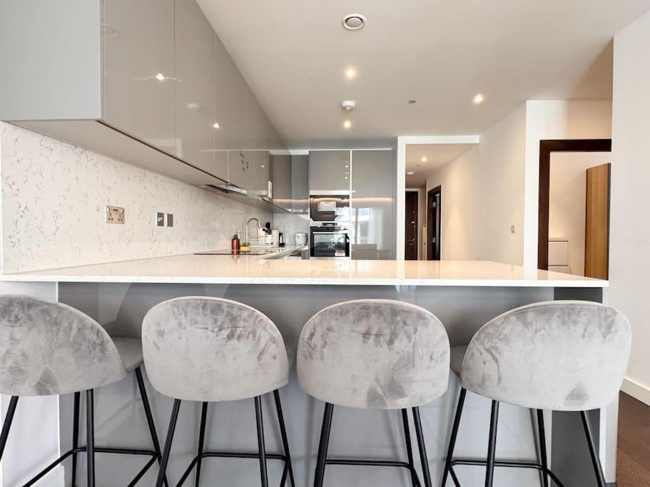 Charming Relaxing 3 Bedroom Walk To Tube Londra
